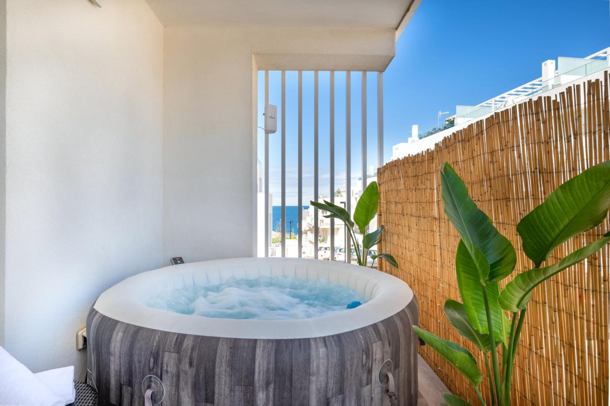 Exclusive Deluxe Apt Up To 6 People & Heated Tub Polignano a Mare Exterior foto
